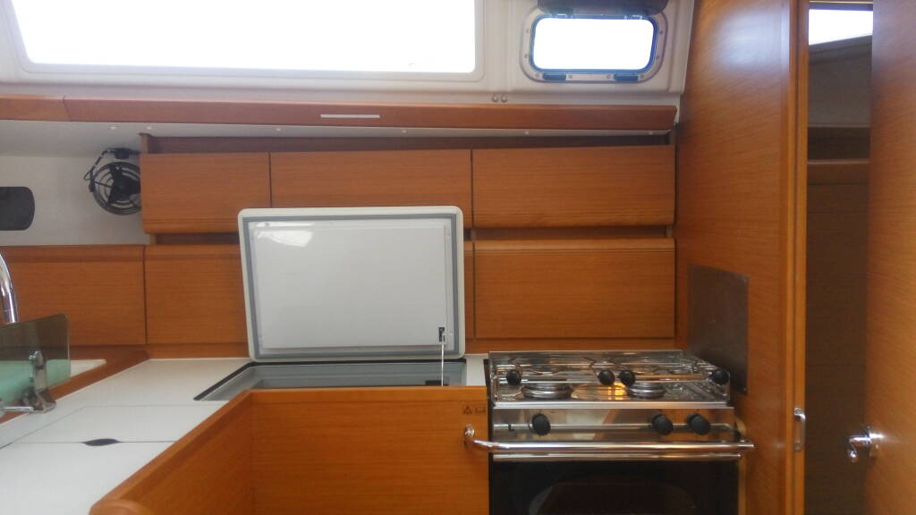 Sailing yacht Sun Odyssey 449 Genesis