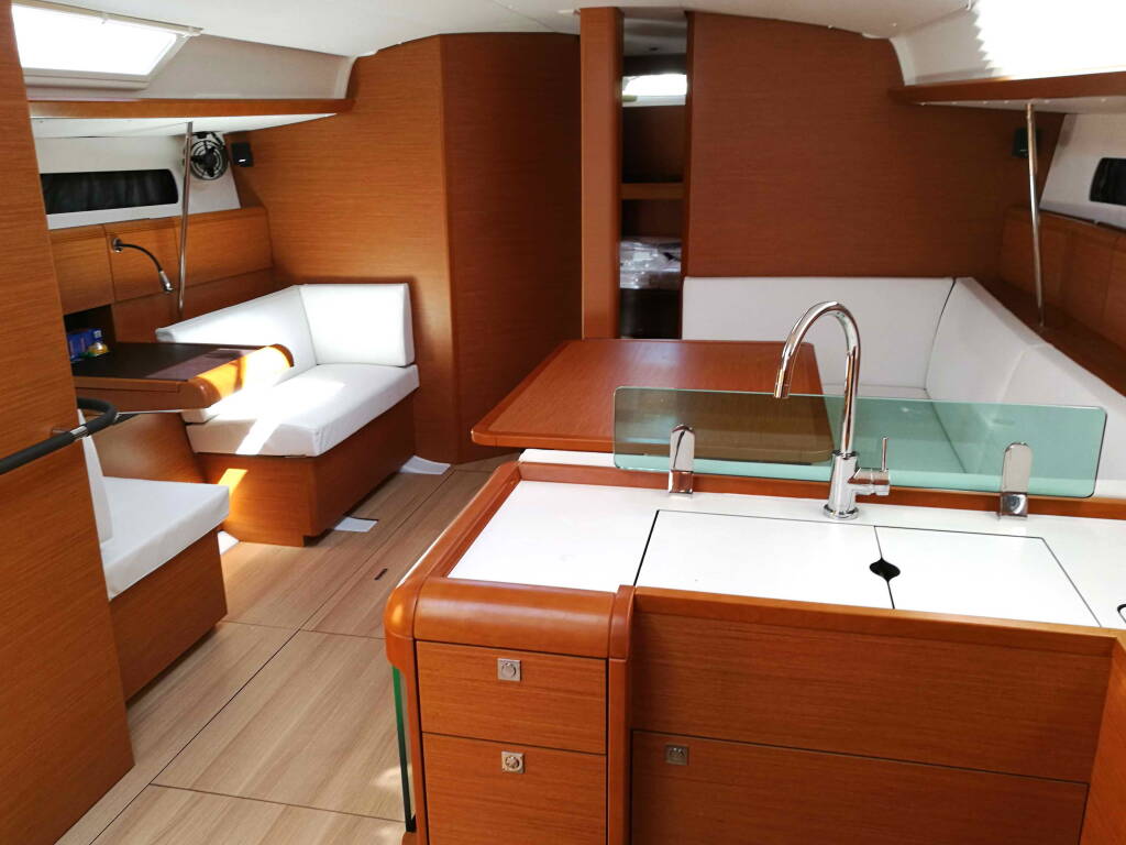 Sailing yacht Sun Odyssey 449 ECONOMY