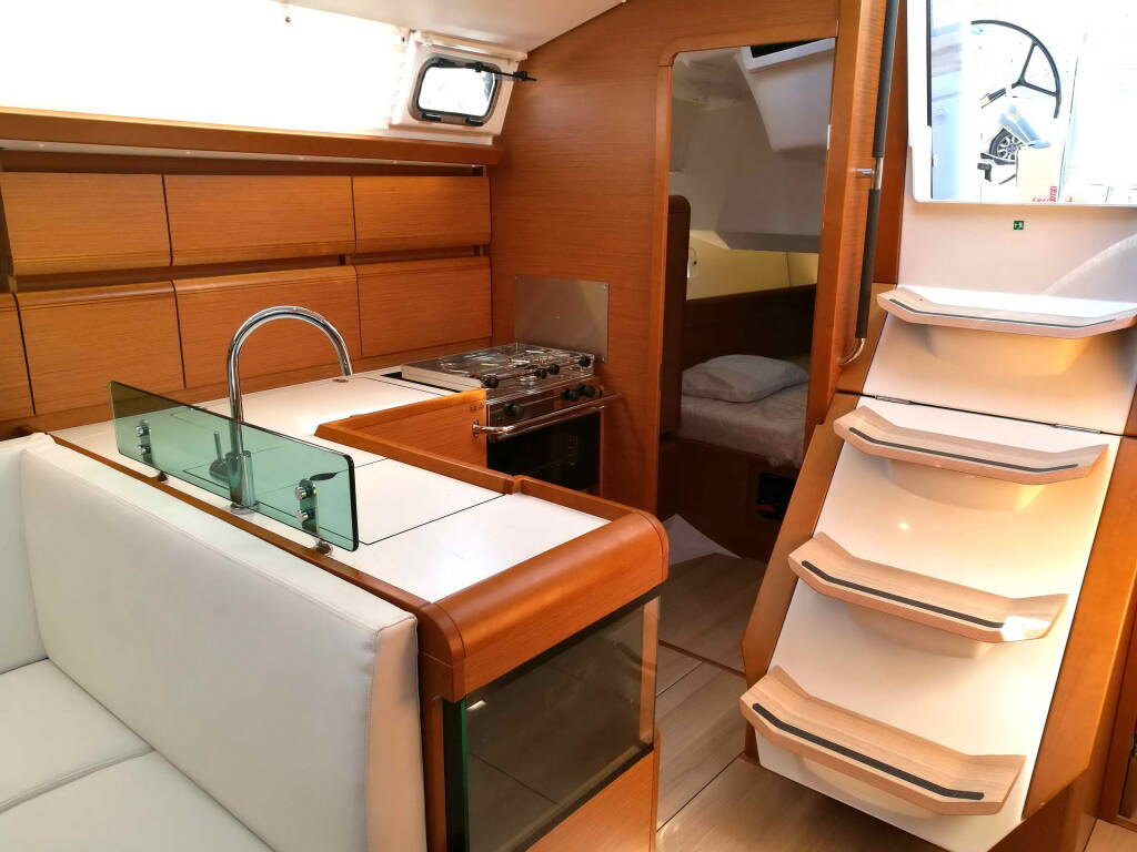 Sailing yacht Sun Odyssey 449 ECONOMY
