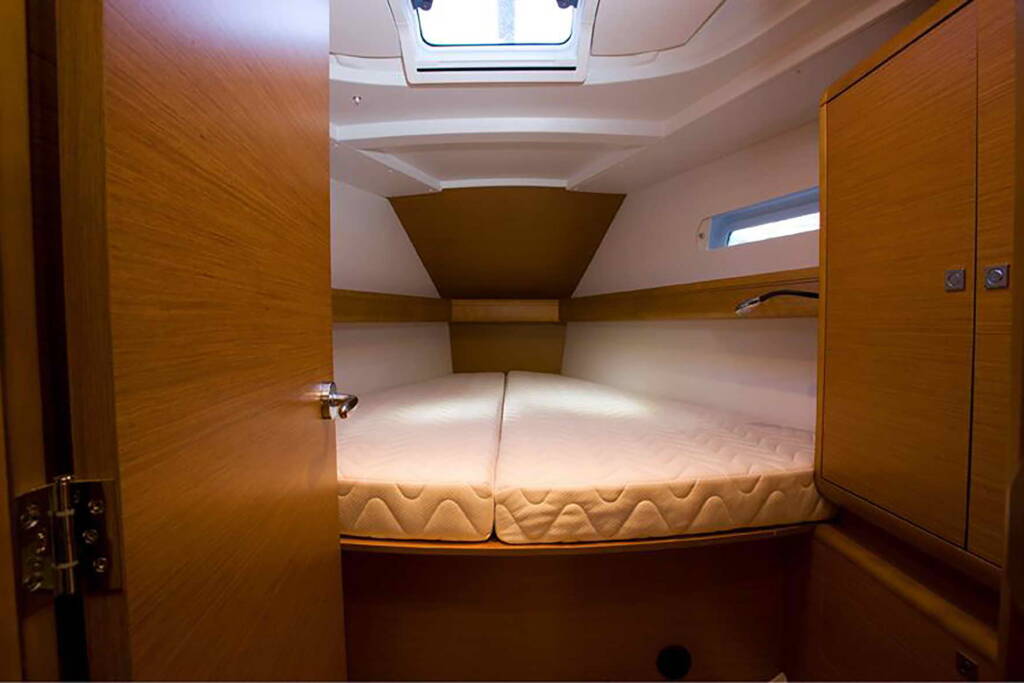 Sailing yacht Sun Odyssey 449 ECONOMY