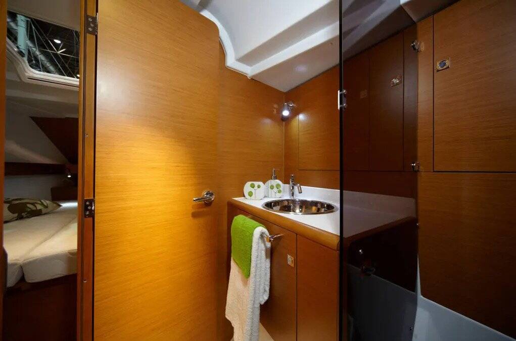 Sailing yacht Sun Odyssey 449 Genesis