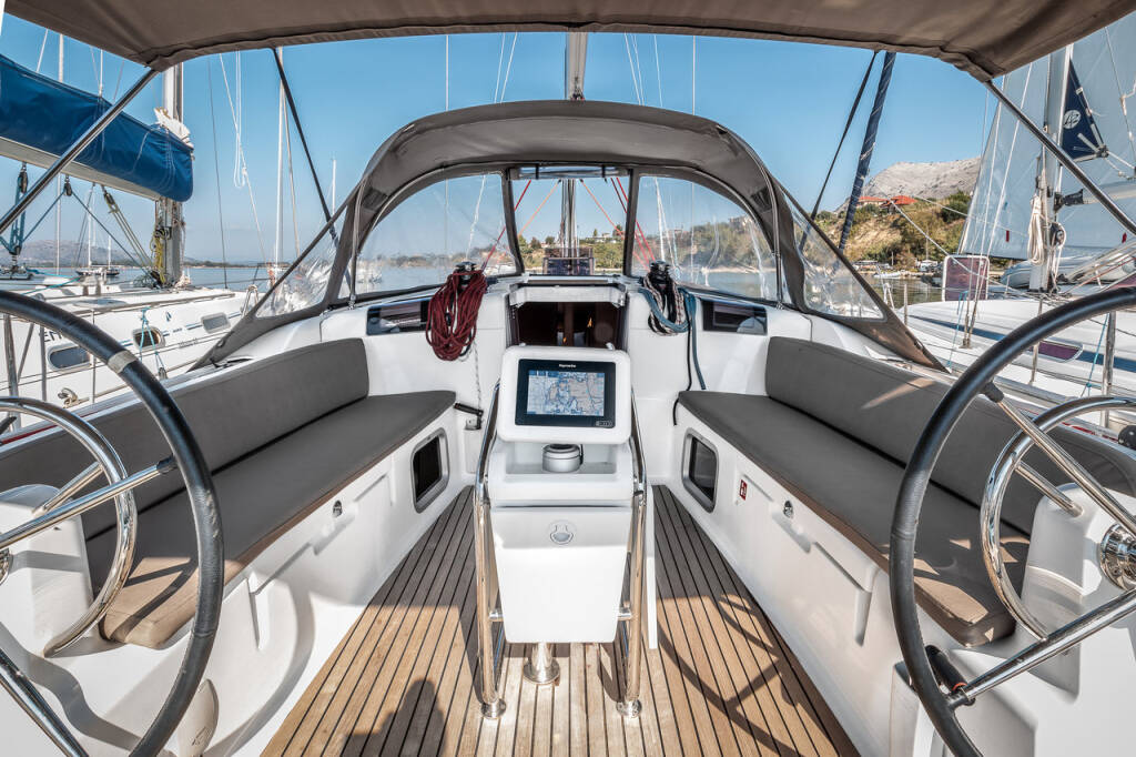 Sailing yacht Sun Odyssey 449 Fos