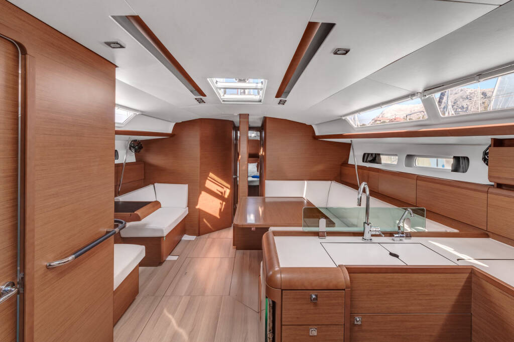 Sailing yacht Sun Odyssey 449 Fos