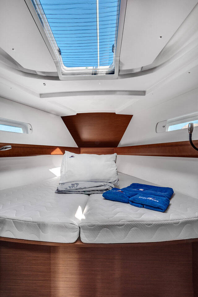 Sailing yacht Sun Odyssey 449 Fos