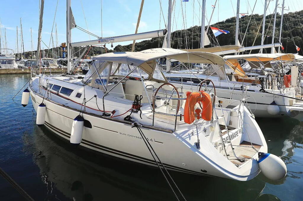 Sailing yacht Sun Odyssey 44i Sveamare