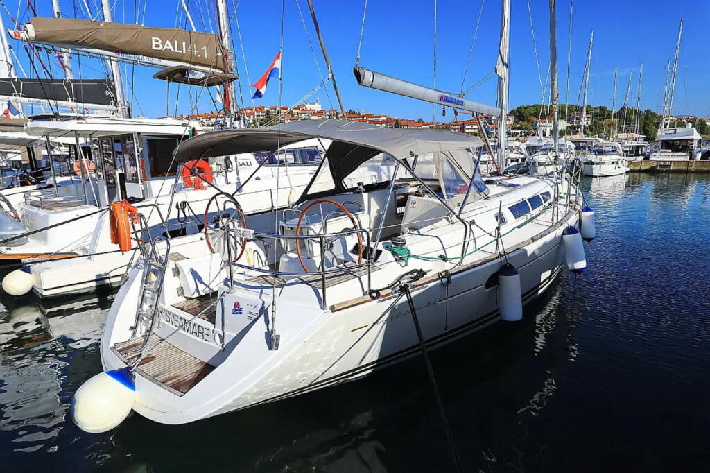 Sailing yacht Sun Odyssey 44i Sveamare