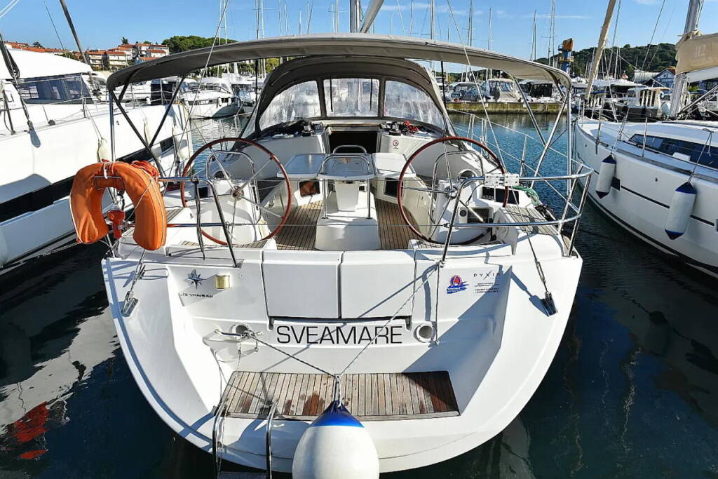 Sailing yacht Sun Odyssey 44i Sveamare