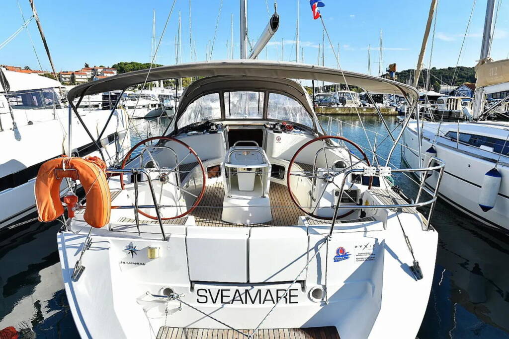 Sailing yacht Sun Odyssey 44i Sveamare