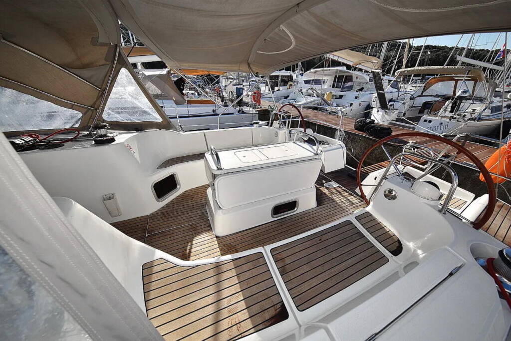 Sailing yacht Sun Odyssey 44i Sveamare