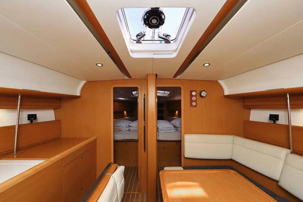 Sailing yacht Sun Odyssey 44i Sveamare