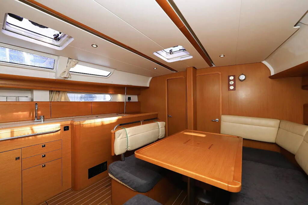 Sailing yacht Sun Odyssey 44i Sveamare