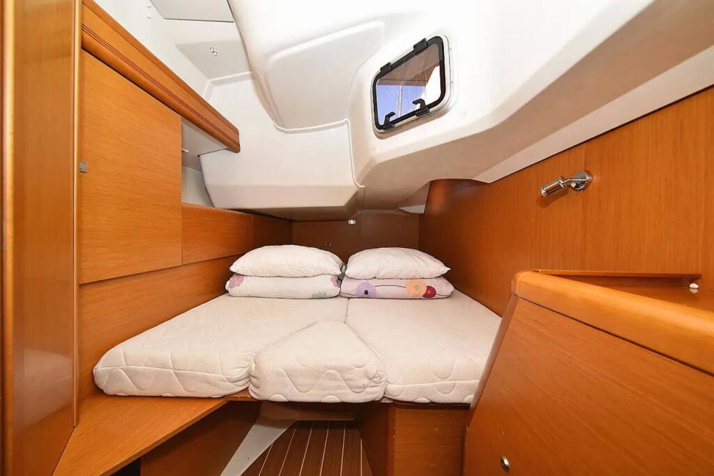 Sailing yacht Sun Odyssey 44i Sveamare