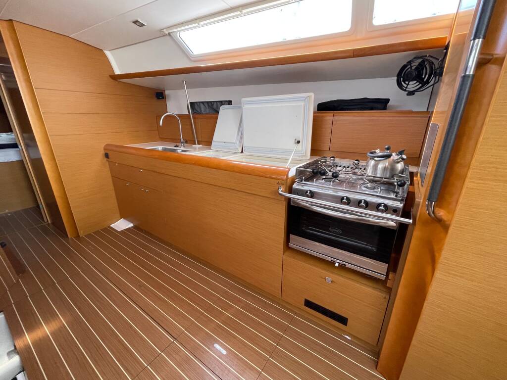 Sailing yacht Sun Odyssey 469 Alexandra
