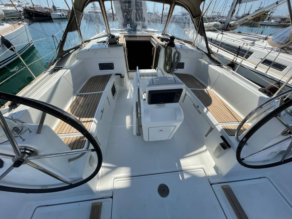 Sailing yacht Sun Odyssey 469 Alexandra