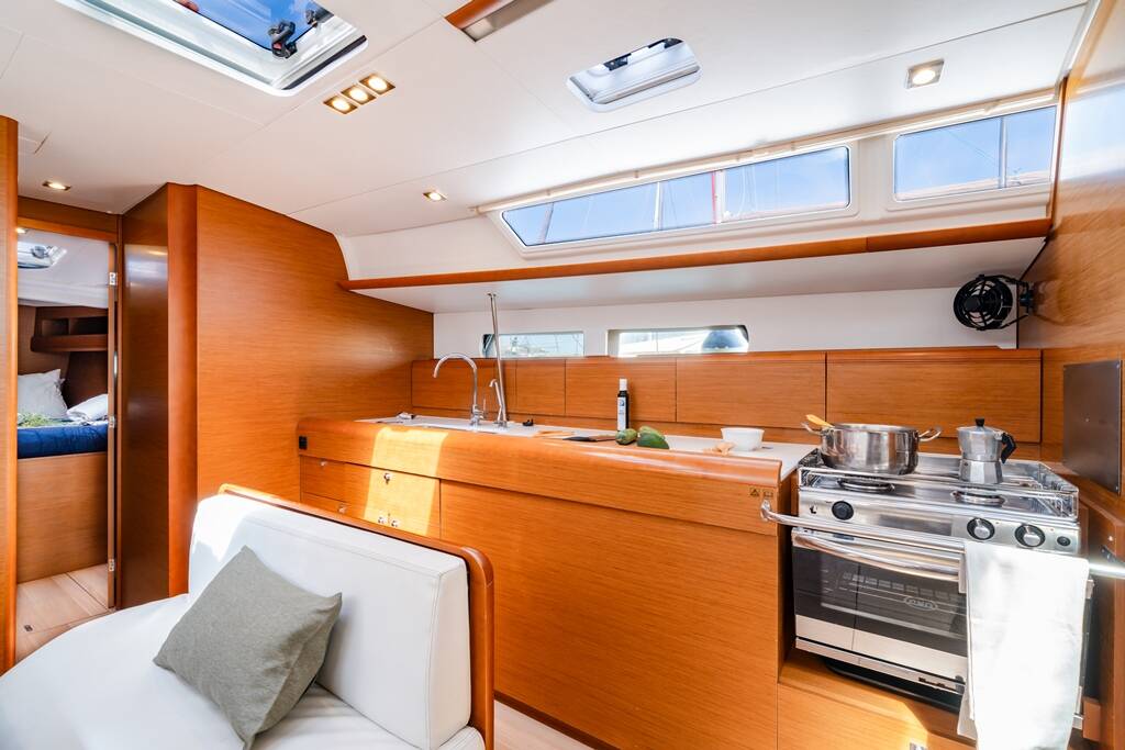 Sailing yacht Sun Odyssey 479 Sofia