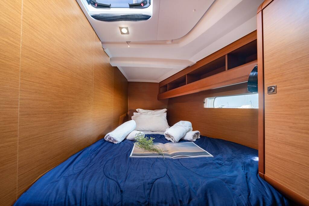 Sailing yacht Sun Odyssey 479 Sofia
