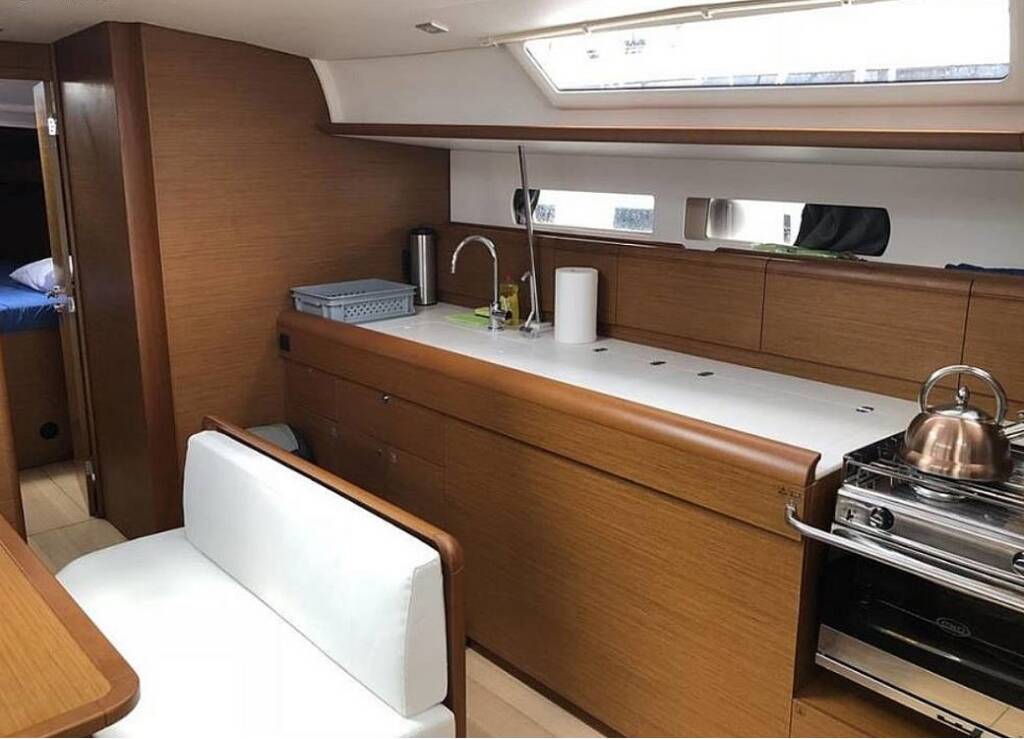 Sailing yacht Sun Odyssey 479 Joy