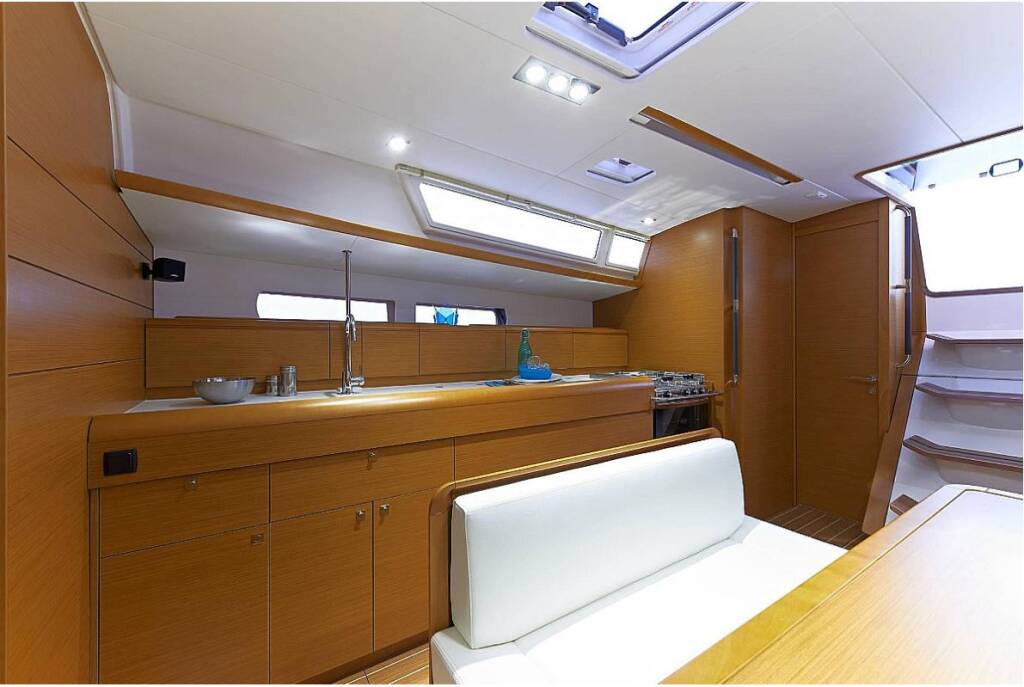 Sailing yacht Sun Odyssey 479 Joy