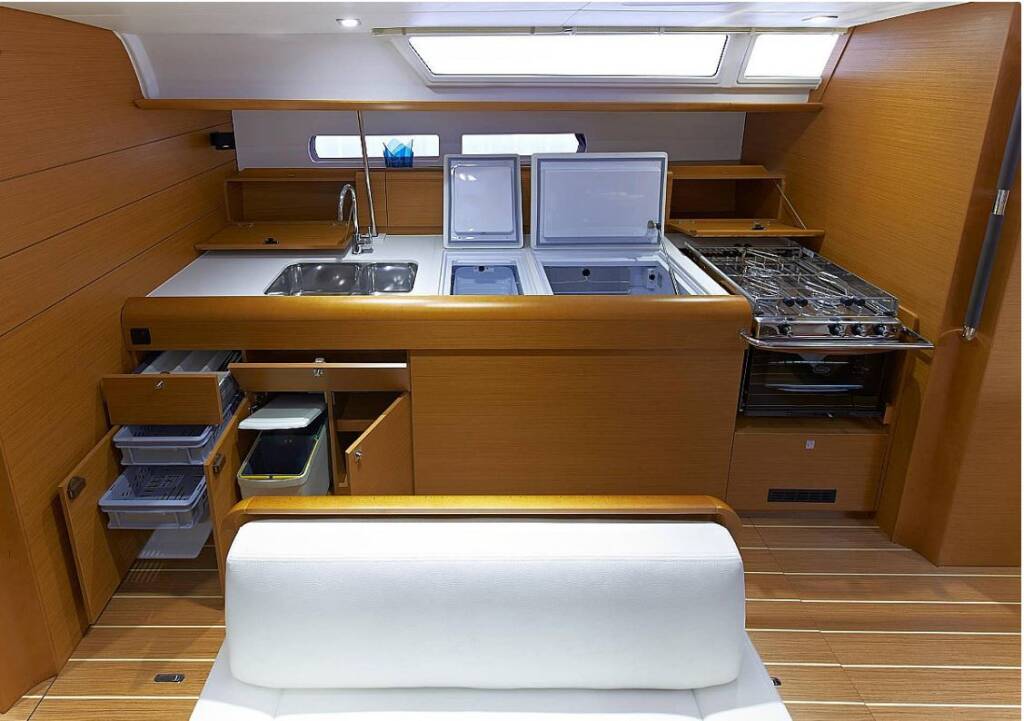 Sailing yacht Sun Odyssey 479 Joy