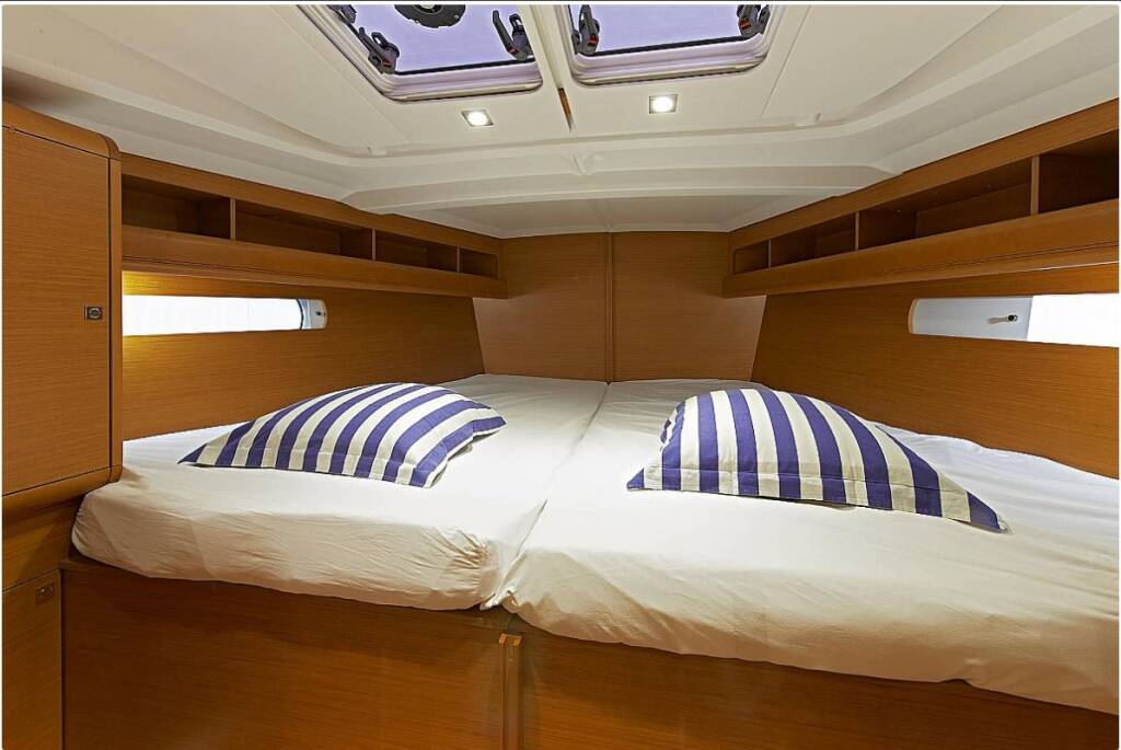 Sailing yacht Sun Odyssey 479 Joy
