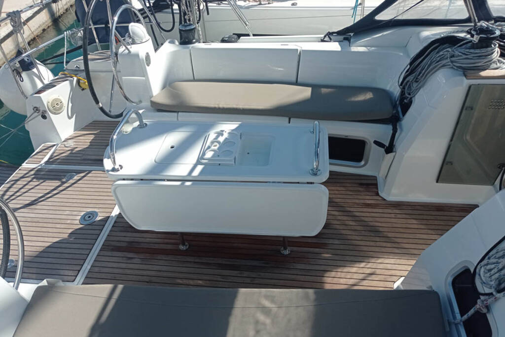 Sailing yacht Sun Odyssey 479 Malin II  
