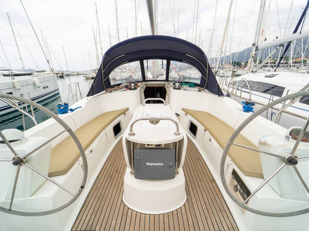 Sailing yacht Sun Odyssey 49 