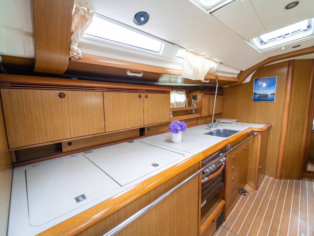 Sailing yacht Sun Odyssey 49 