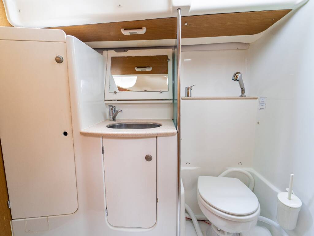 Sailing yacht Sun Odyssey 49 