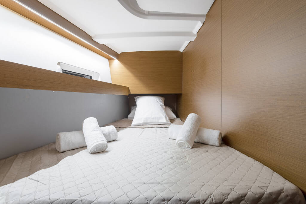 Sailing yacht Sun Odyssey 490 Jason