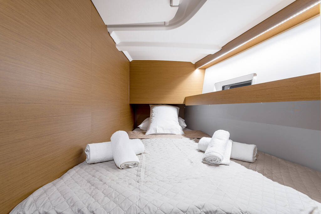 Sailing yacht Sun Odyssey 490 Jason