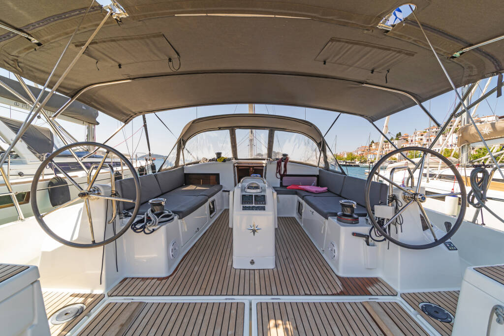 Sailing yacht Sun Odyssey 490 Marina II