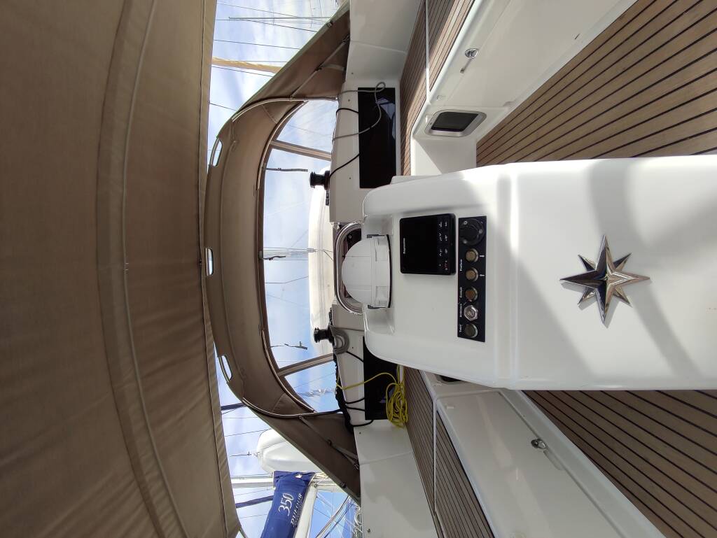 Sailing yacht Sun Odyssey 490 White Pearl