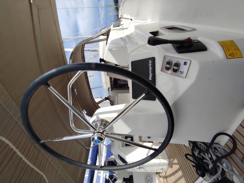 Sailing yacht Sun Odyssey 490 White Pearl