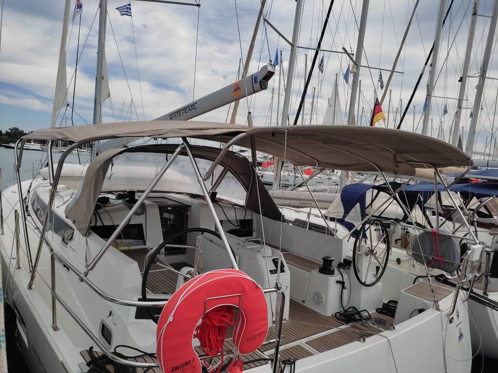 Sailing yacht Sun Odyssey 490 White Pearl