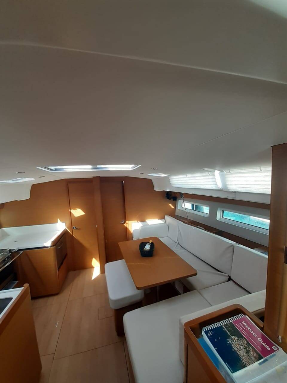 Sailing yacht Sun Odyssey 490 White Pearl
