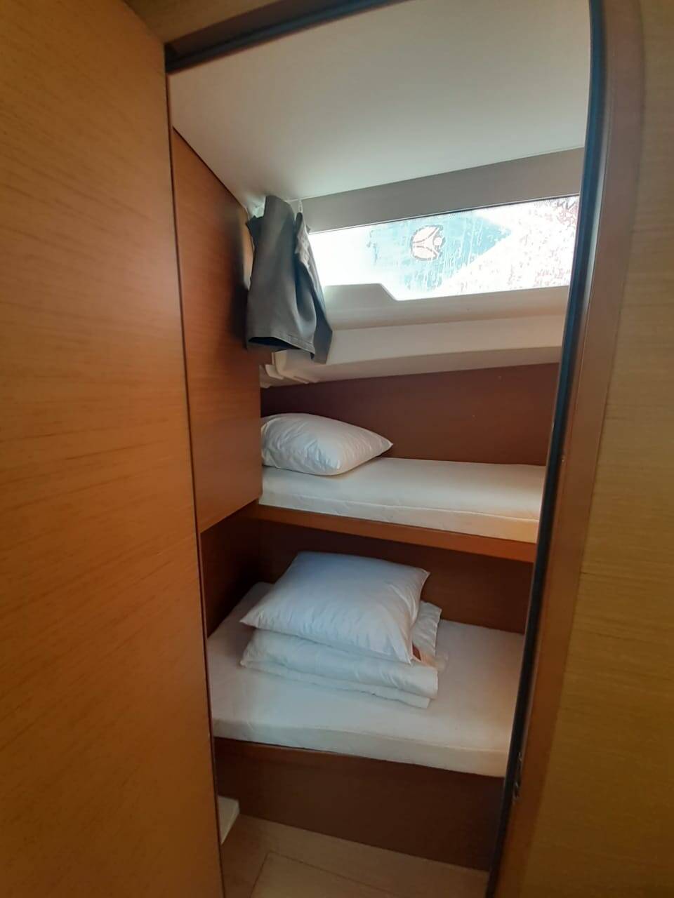 Sailing yacht Sun Odyssey 490 White Pearl