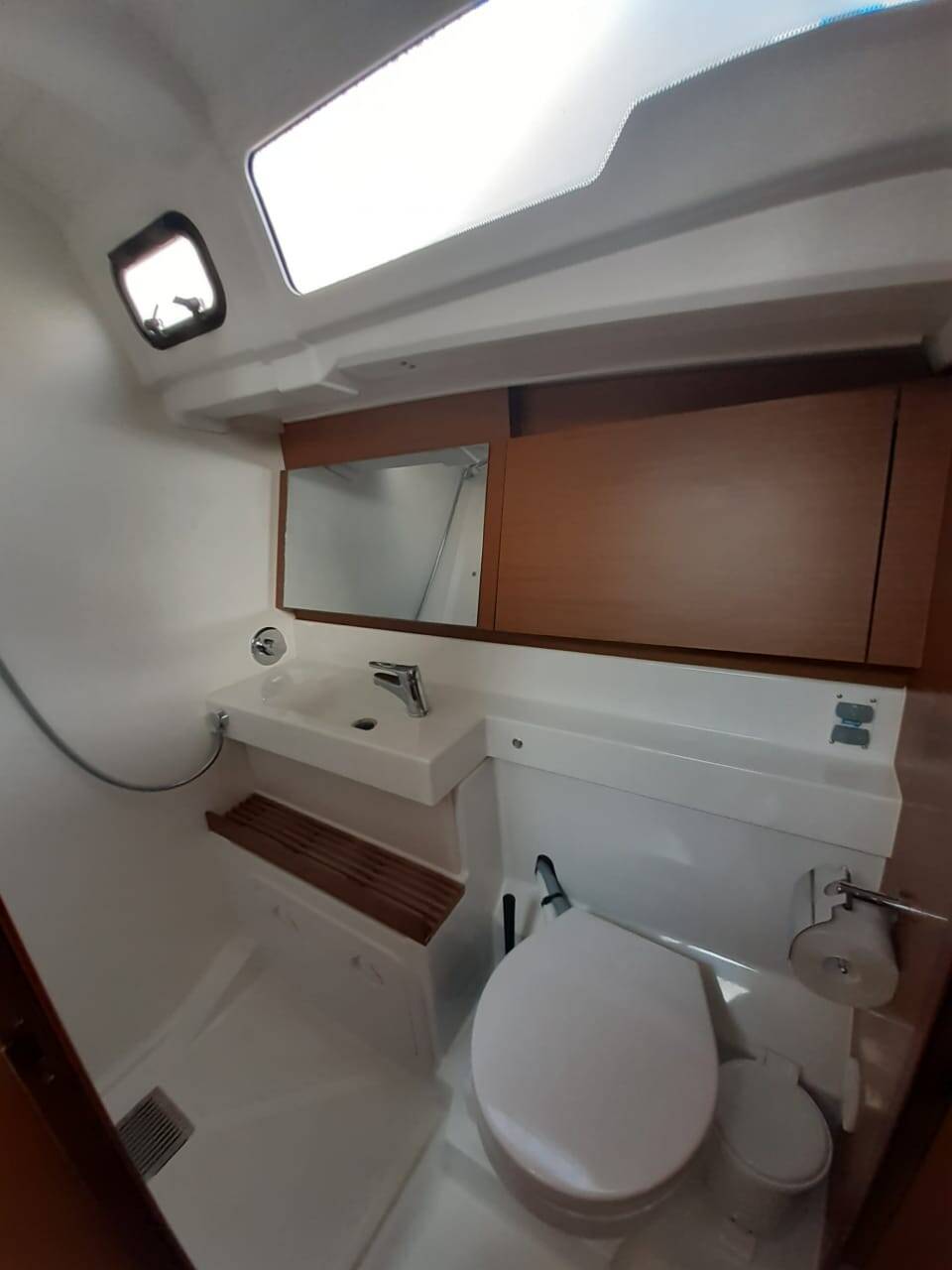 Sailing yacht Sun Odyssey 490 White Pearl