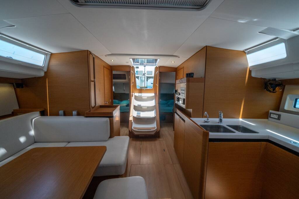 Sailing yacht Sun Odyssey 490 Elenor