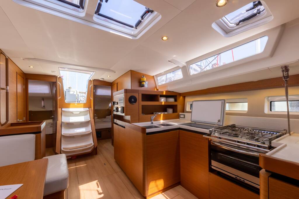 Sailing yacht Sun Odyssey 490 Mare Mia