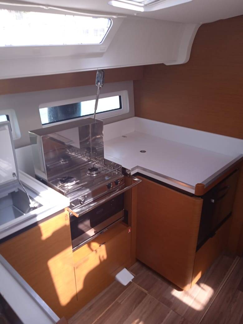 Sailing yacht Sun Odyssey 490 CLASS