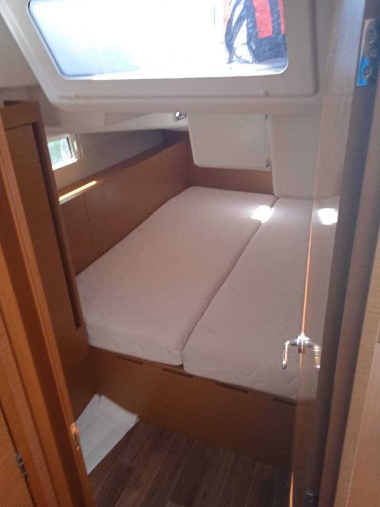 Sailing yacht Sun Odyssey 490 CLASS