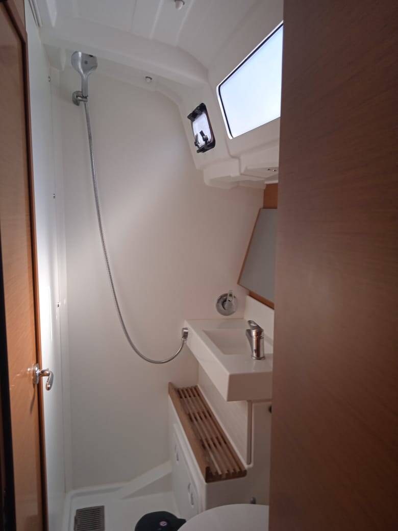 Sailing yacht Sun Odyssey 490 CLASS