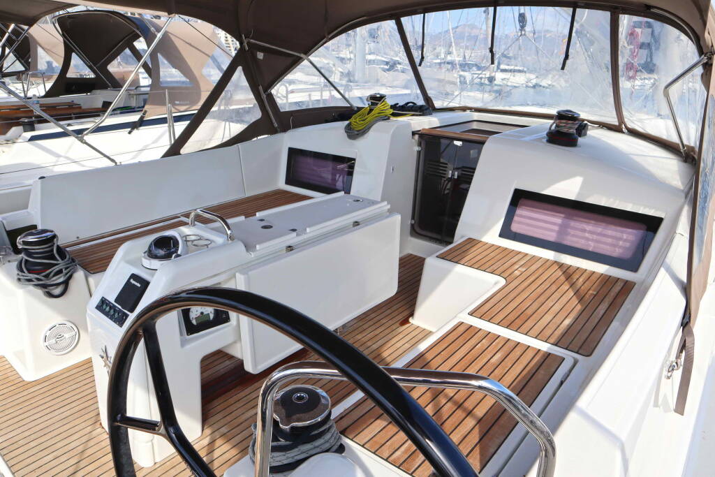 Sailing yacht Sun Odyssey 490 CLASS