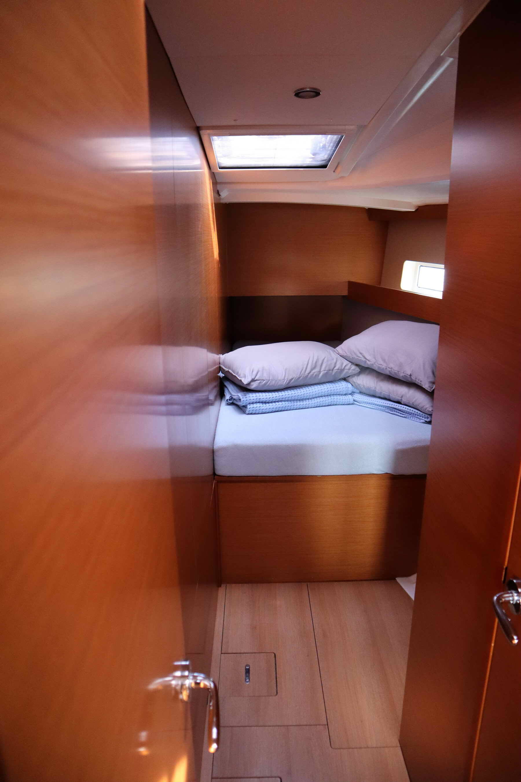 Sailing yacht Sun Odyssey 490 CLASS
