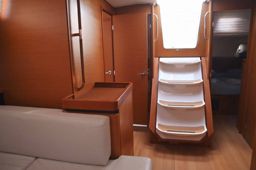 Sailing yacht Sun Odyssey 490 CLASS