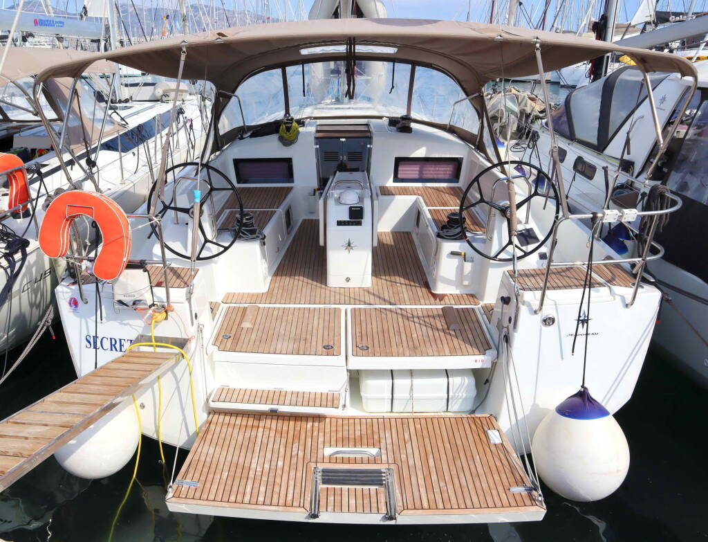 Sailing yacht Sun Odyssey 490 CLASS