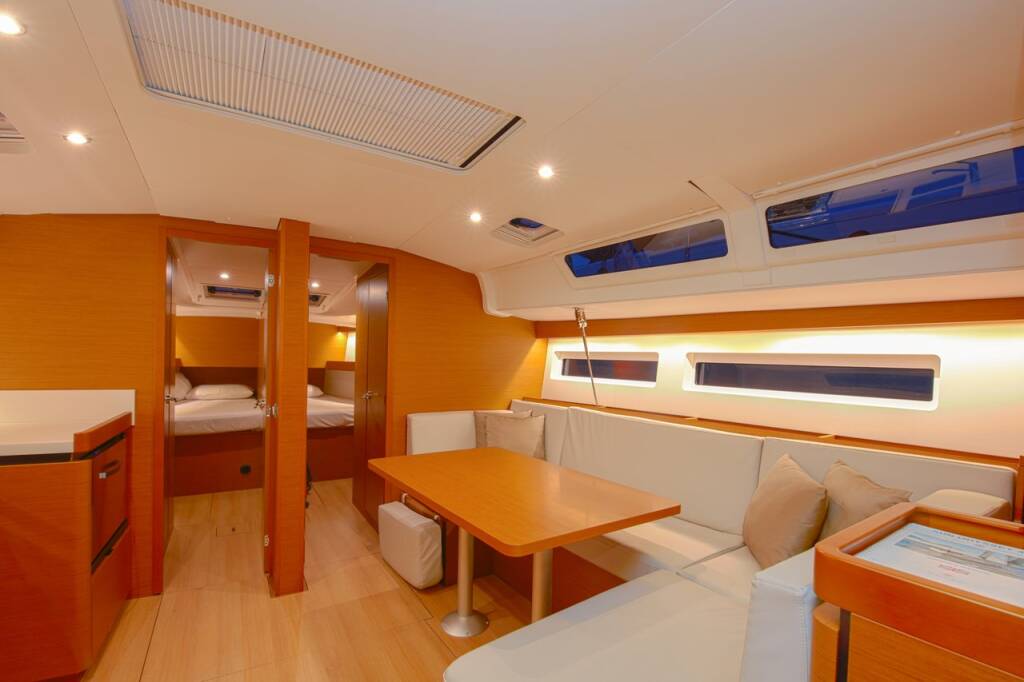 Sailing yacht Sun Odyssey 490 Oracle