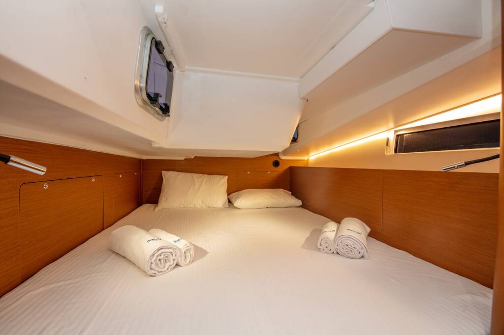 Sailing yacht Sun Odyssey 490 Oracle