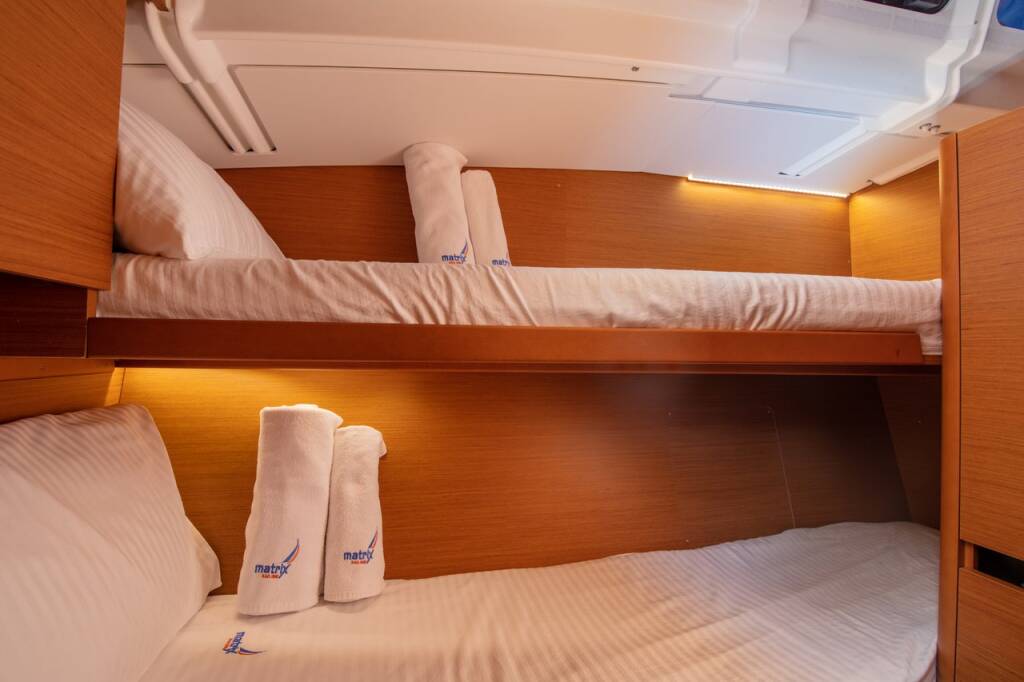 Sailing yacht Sun Odyssey 490 Oracle