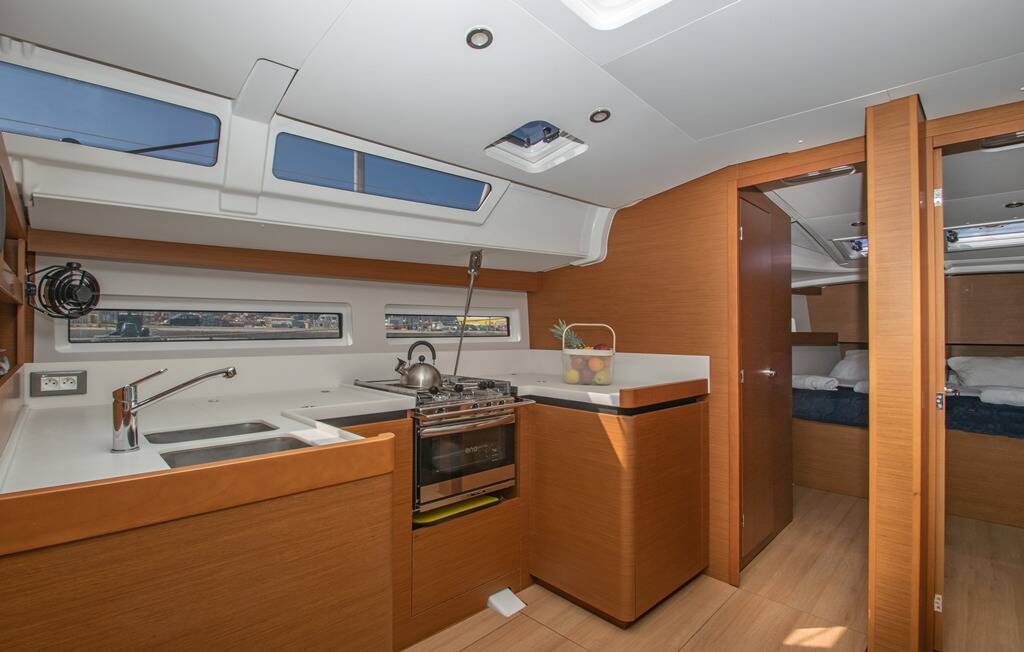 Sailing yacht Sun Odyssey 490 Knot